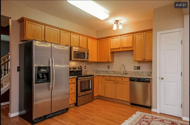 Building Photo - Gorgeous 2 bed townhome in beautiful Franklin