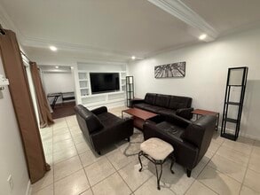 Building Photo - 2410 24th Ln