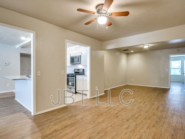 Building Photo - 2132 Andover Ct