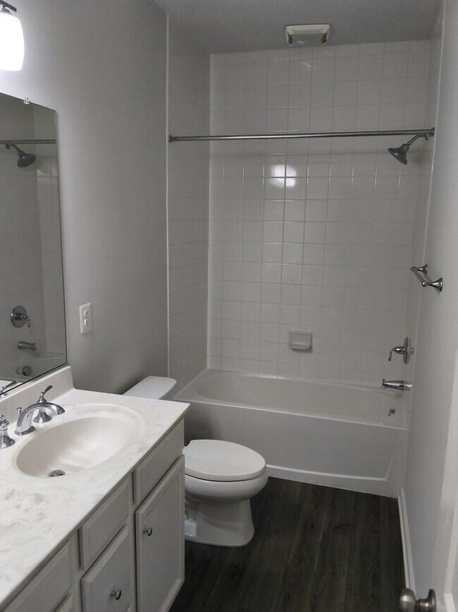 Building Photo - Modern 3 Bed 2.5 Bath Townhouse/Condo Near West End Henrico