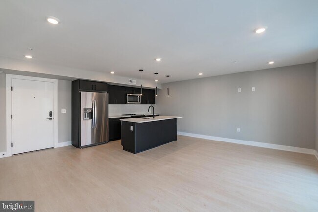 Building Photo - 6604 Ridge Ave