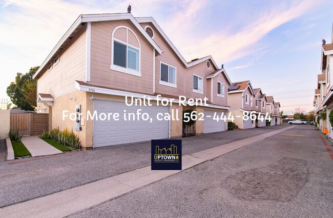 Building Photo - Townhome - 3 Bedrooms-2.5 Baths - South Gate
