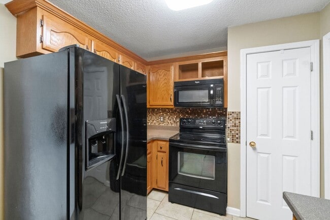 Building Photo - 1435 Amy Ave