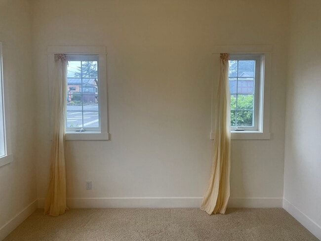 Building Photo - Desirable Langley Home Minutes From Downtowm!