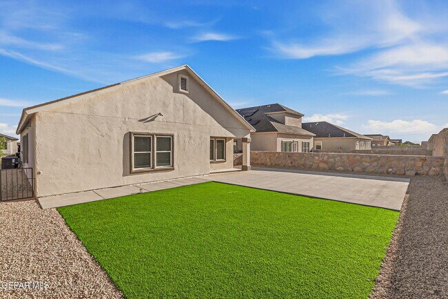 Building Photo - 13745 Lago Vista Ave