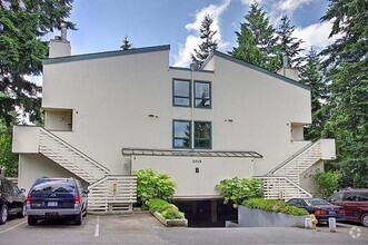 Building Photo - Spacious 2-Story Condo w/ Vaulted Ceilings