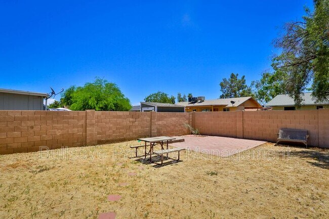 Building Photo - 331 W Pinon Ave