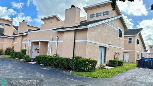 Building Photo - 4039 Coral Springs Dr