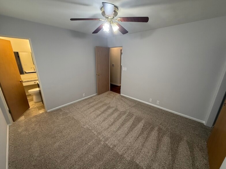 Building Photo - 1725 Elmwood Ln