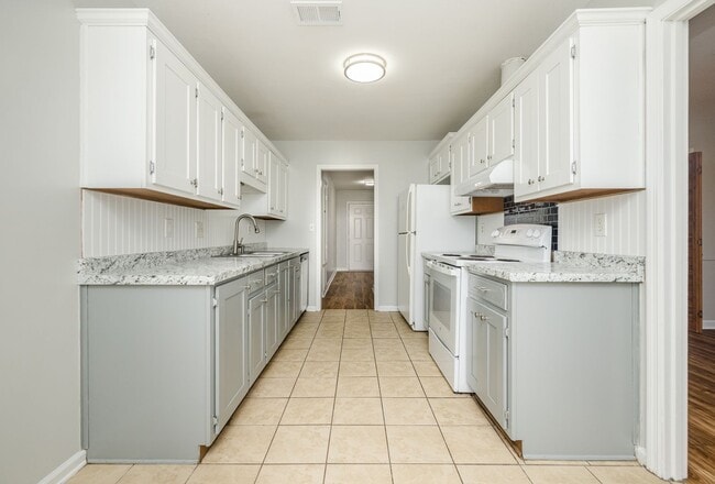 Building Photo - 125 Magnolia Dr