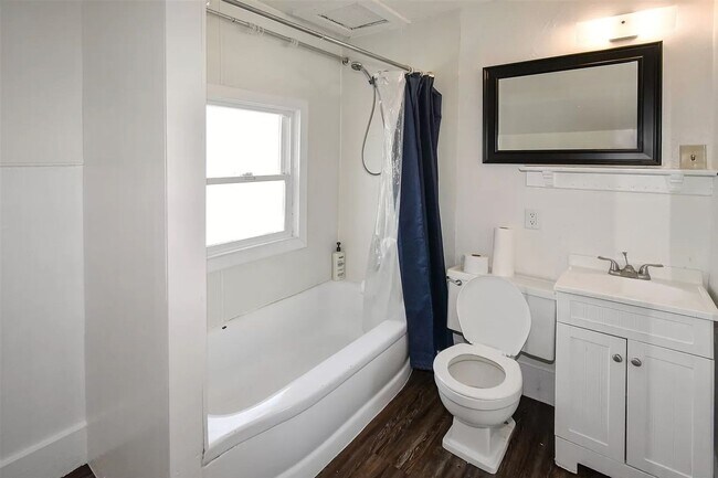 Building Photo - Inviting 4 Bed, 2 Bath in GU District!