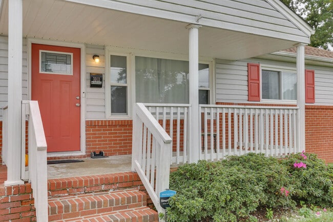 Building Photo - 1011 Robinson Rd