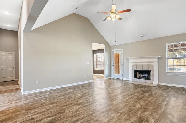 Building Photo - 204 Birch Dr