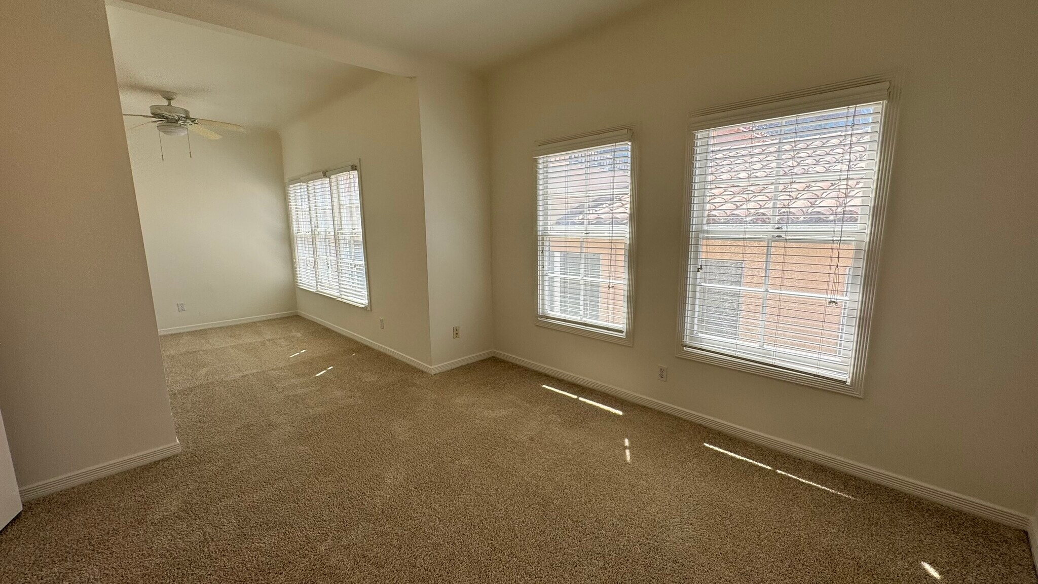 Building Photo - 10816 3/4 Lindbrook Dr