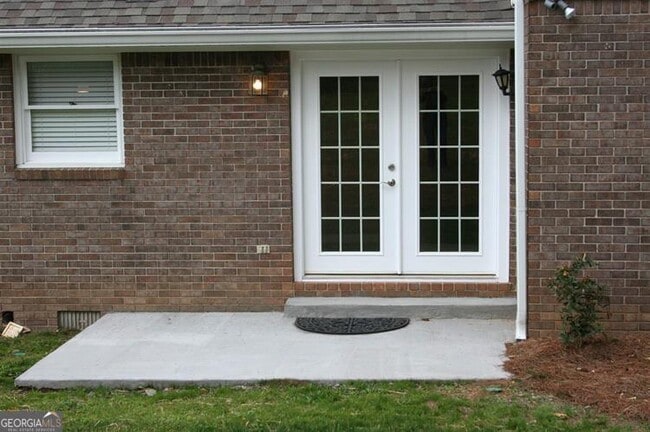 Building Photo - 6 Woodland Dr