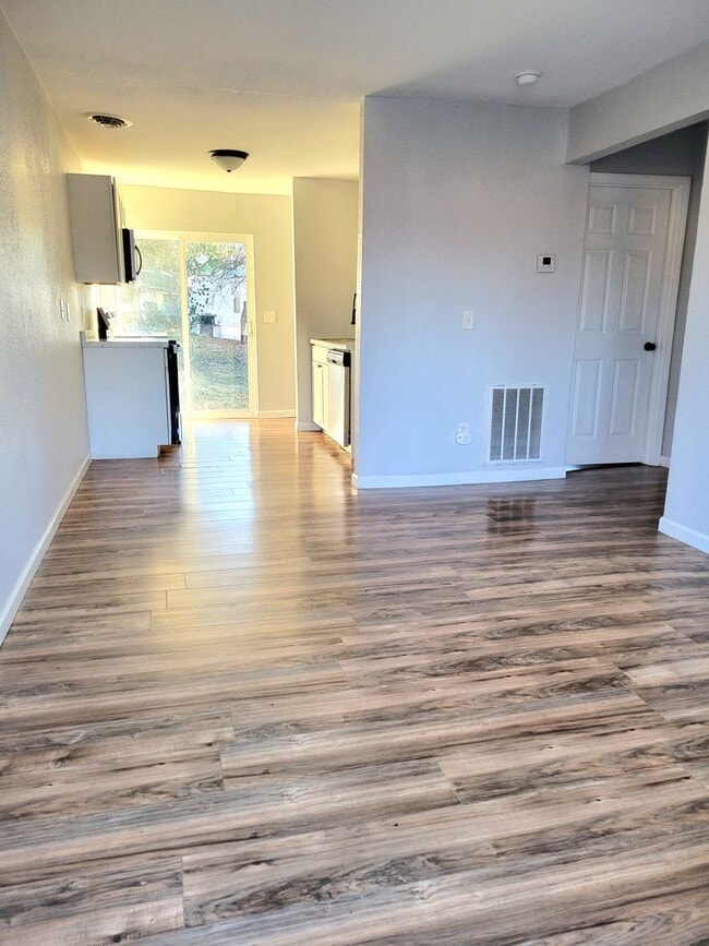 Building Photo - 4062 Bruene Ave