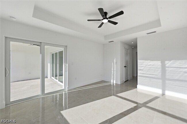 Building Photo - 2105 NE 1st Ave