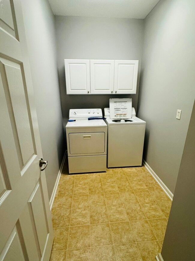 Building Photo - 7722 Ellisville Ln