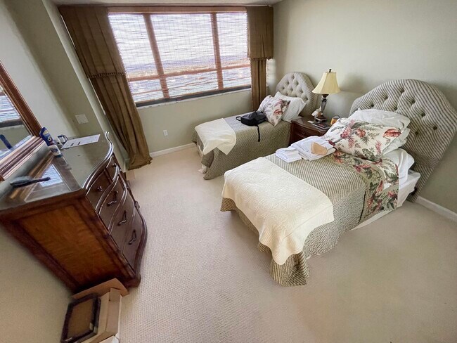 Building Photo - 5600 N Flagler Dr