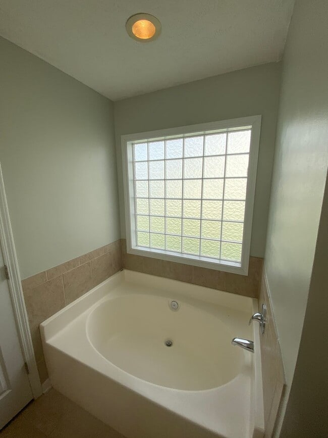 Building Photo - Great Home!  Great Location