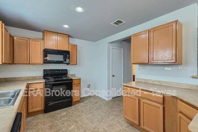 Building Photo - 10202 Maple Ranch