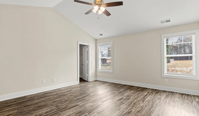 Building Photo - 2026 Lakeside Ln