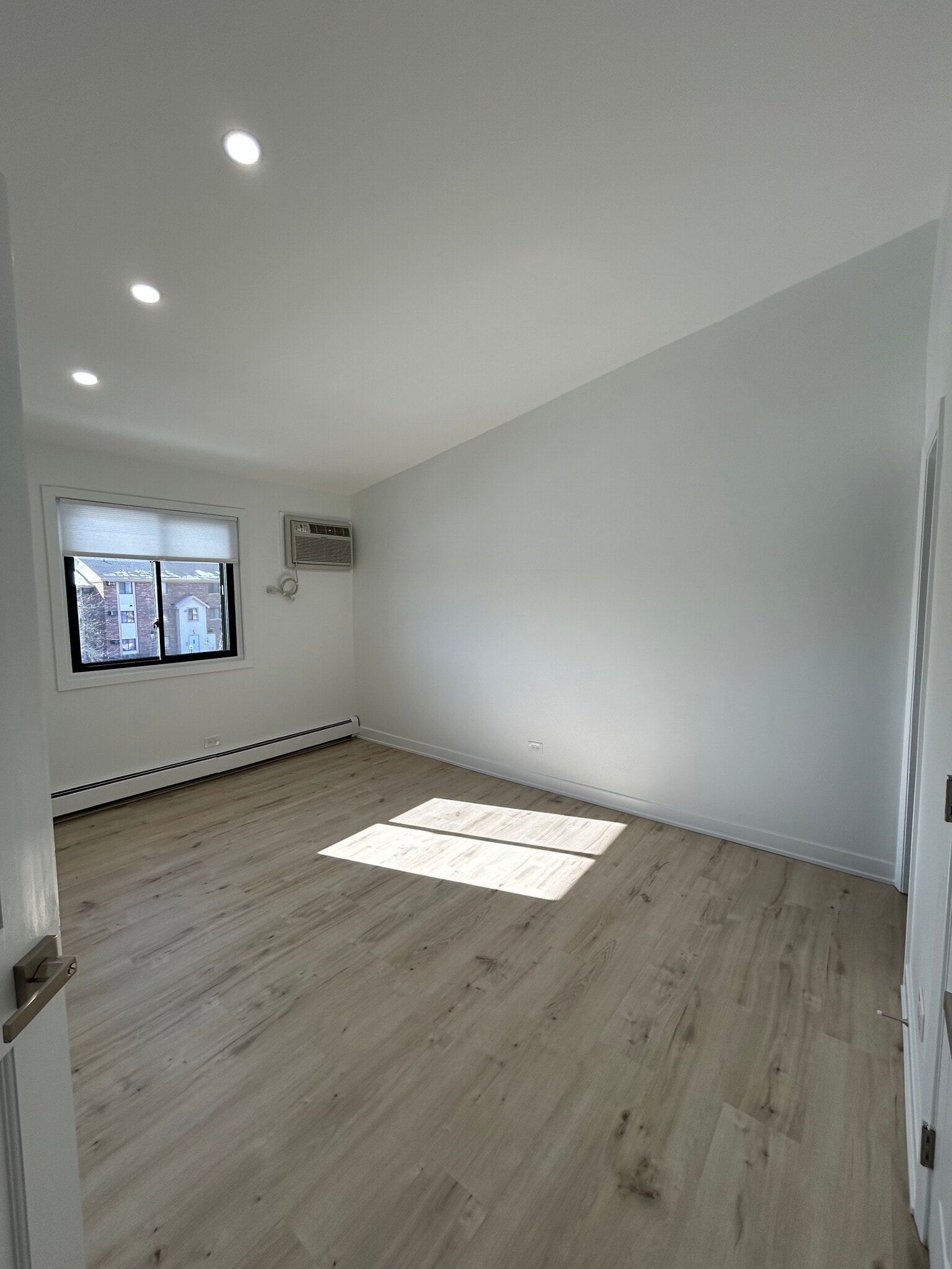 Oversized Bedroom 2 - 18 Echo Ct