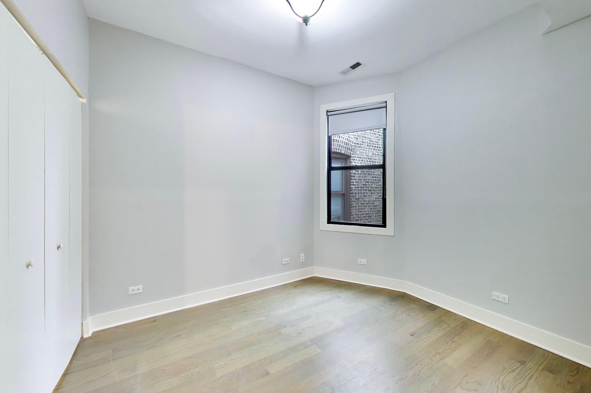 Building Photo - 5139 N Clark St