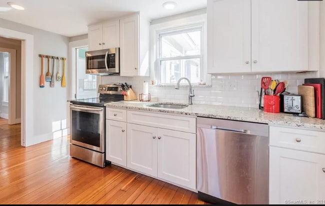 Stainless Appliances - 46 Crescent Ave