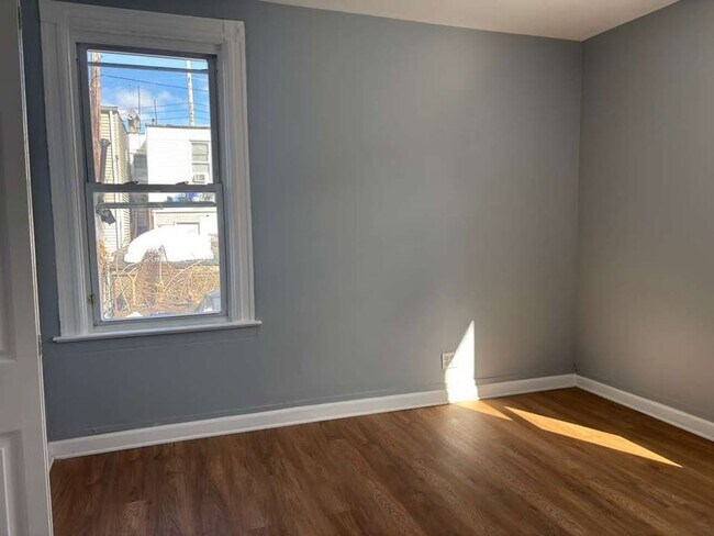 Building Photo - 112 S 15th St