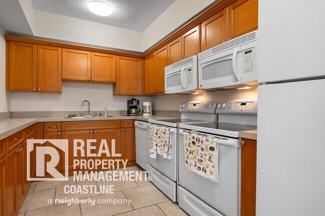 Building Photo - Luxurious Fully Renovated 2 Bed/2Bath Condo