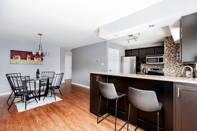 Dining Area - 4329 Chateau de Ville Dr