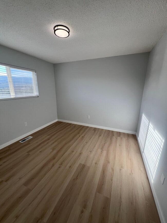 Building Photo - 928-932 N 6th Street