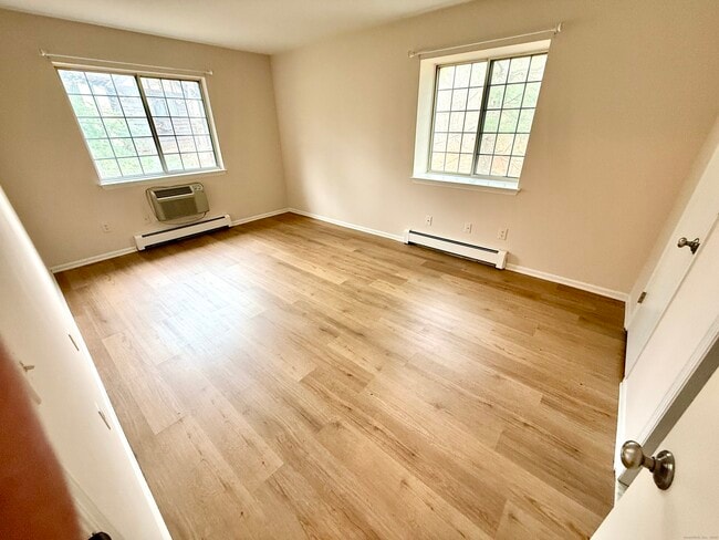 Building Photo - 17 Rollingwood Dr