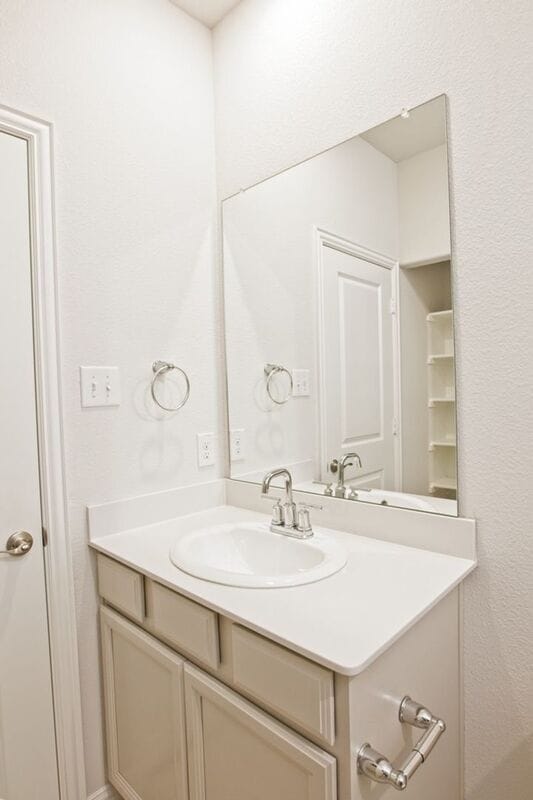 Building Photo - 625 Hidden Cove Dr