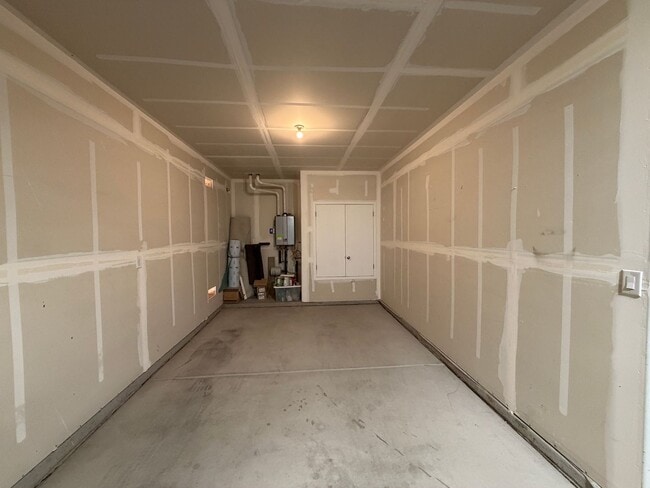 Building Photo - Luxury Single Story 3 Bedroom Plus Office / Sitting Room Recent Construction Available in Exclusi...