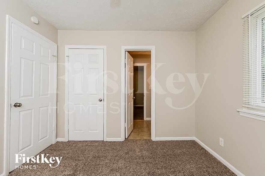 Building Photo - 9075 Gatewood Dr