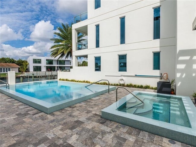 Building Photo - 240 Shore Ct