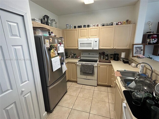 Building Photo - 5590 NW 107th Ave