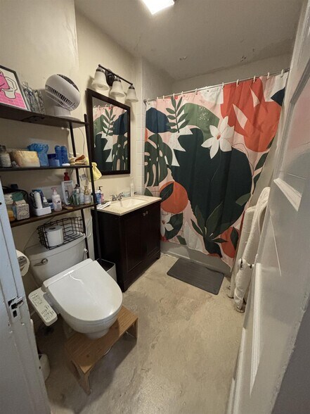 Building Photo - 9 Orrin St