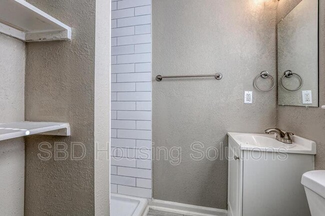 Building Photo - 7819 E 58th St