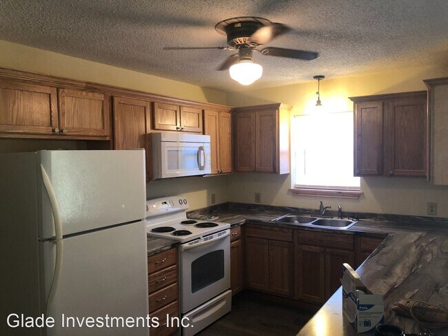 Building Photo - 3 br, 2 bath House - 203 Carriage Lane