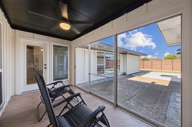 Building Photo - 2833 Meadowbrook Dr