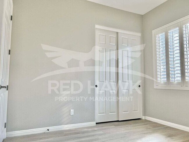 Building Photo - 863 W Bluebird Dr