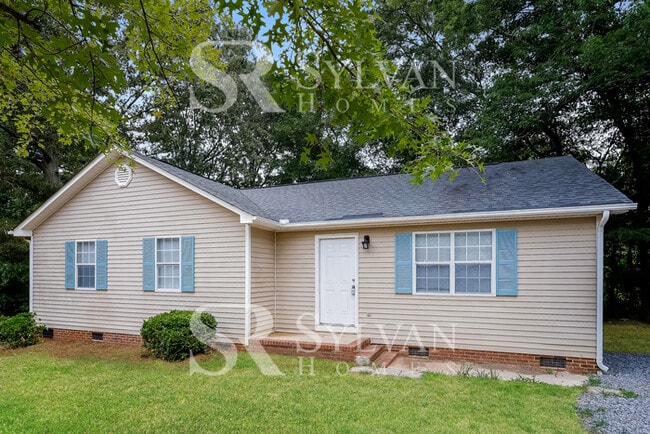 Primary Photo - Cute, cozy and comfortable