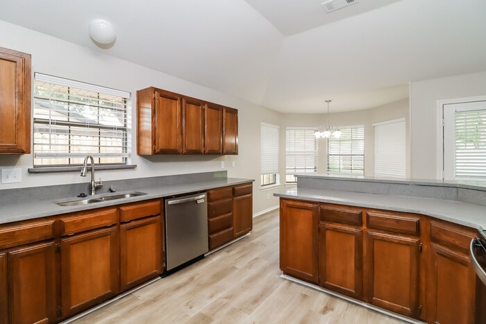 Building Photo - 1207 Belclaire Ln