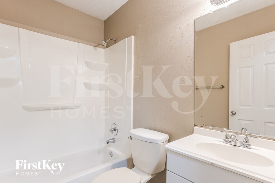 Building Photo - 11 S Lang Dr