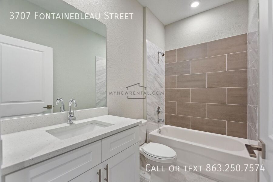 Building Photo - 3707 Fontainebleau St