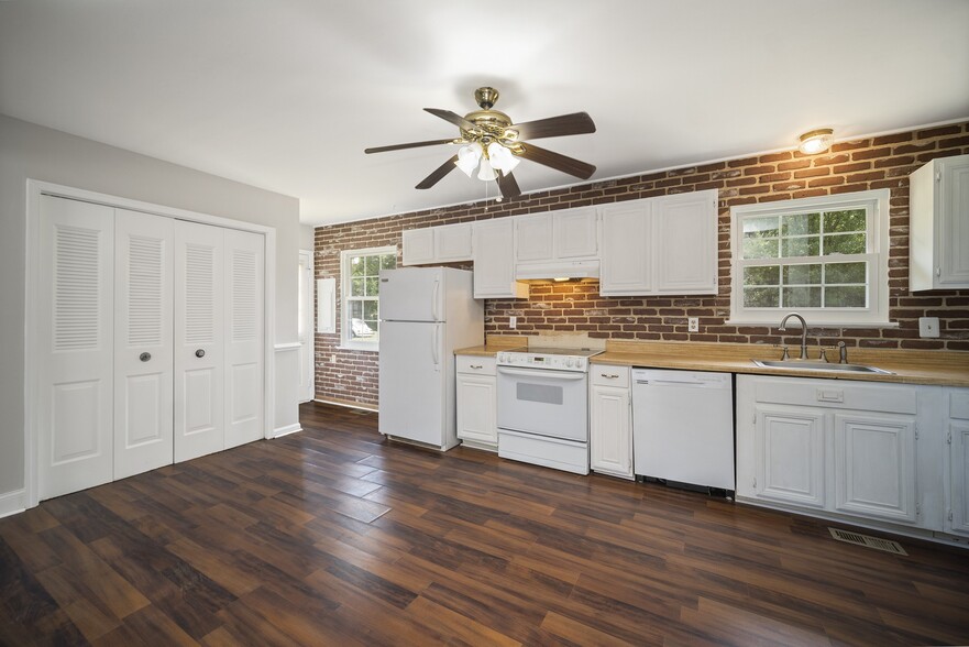 Building Photo - 2519 Edgewood Dr
