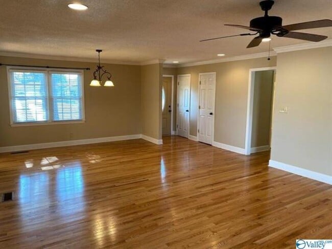 Building Photo - 206 Westchester Ave SW